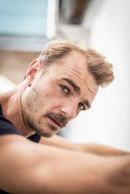 André Rohde actor headshot represented by Walcher Management