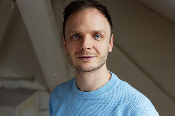 Fabian Baecker actor headshot represented by Walcher Management