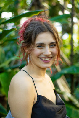 Tara Leiberg actress headshot represented by Walcher Management