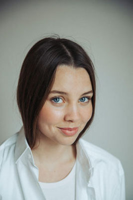 Falka Klare actress headshot represented by Walcher Management
