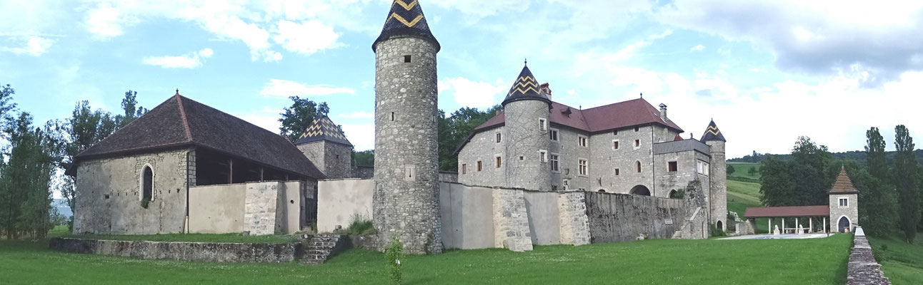Le château de Pelly restauré par A et G. Bartoli  (Photo Jl Sartre 2016)