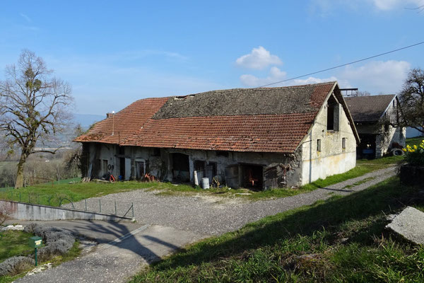 Un bâtiment ancien à Moucherin. (Photo JL Sartre 2016)