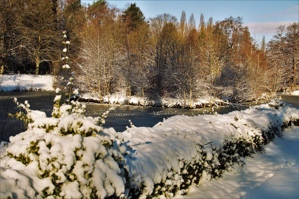 Schneedekoration in Bramfeld - Foto: Lothar Boje