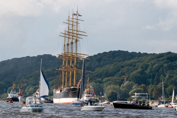 Die ,,Peking" vor Blankenese - Foto: Hans Dieckmeyer