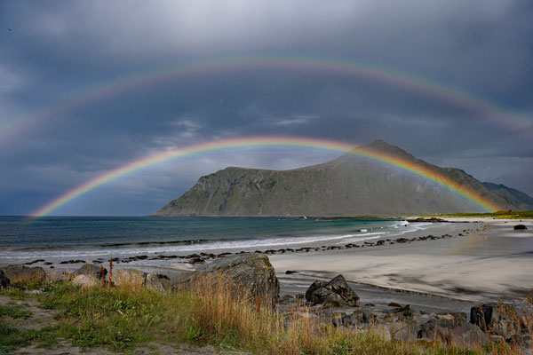 Regenbogen über den Lofoten - Foto: Romana Thurz