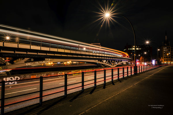 Lichtbahnen - Ort: Hamburg Baumwall - Foto: Dr. Reinhard Feldhaus