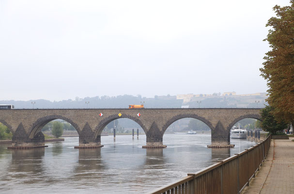 ... und in Richtung Rhein und Festung