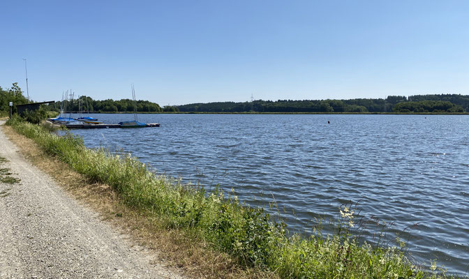 Leider gibt es am See keine Restauration.