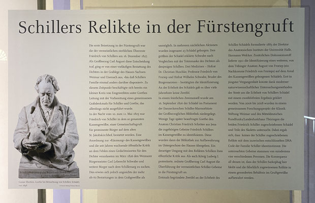 In der Nähe befindet sich auf dem Historischen Friedhof die Fürstengruft.