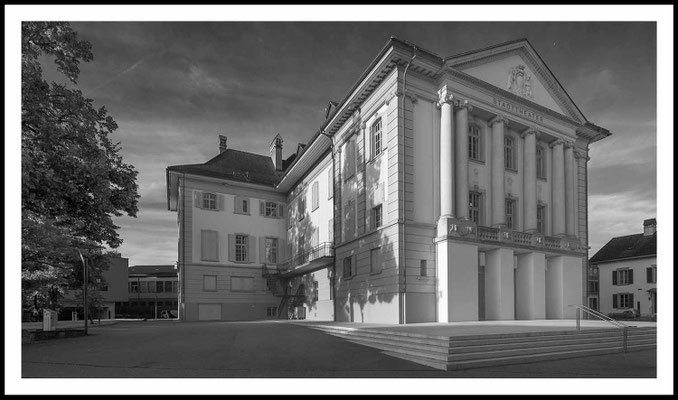 Stadttheater Langenthal in der Morgensonne.