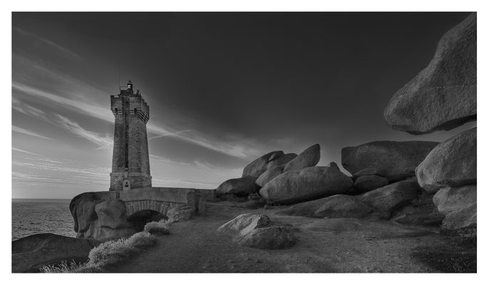 Phare de Mean Ruz. Ploumanac'h (Bretagne).