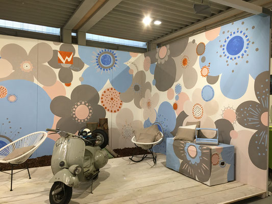 Decorazione stand per una fiera sposi