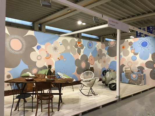 Decorazione stand per una fiera sposi