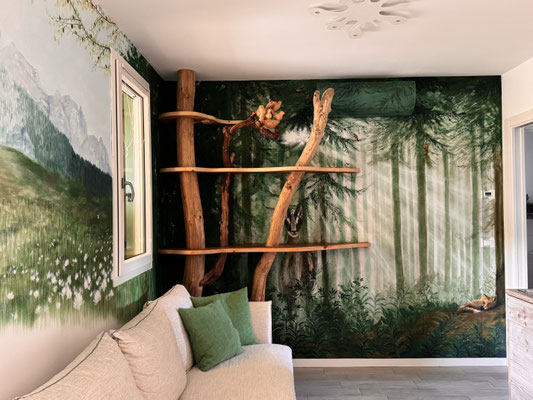 Decorazione pittorica del salotto di un'appassionata di montagna