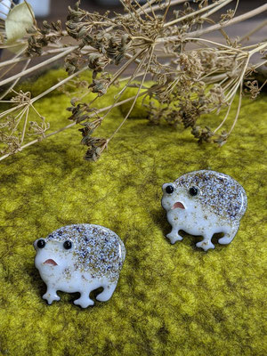 ナマカフクラカエル　ピンブローチ
