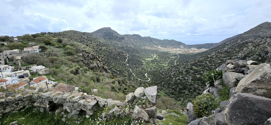 der Blick von Emborios in die Caldera