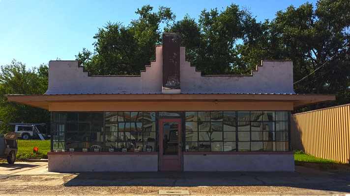 Abandoned building, Shamrock, Texas