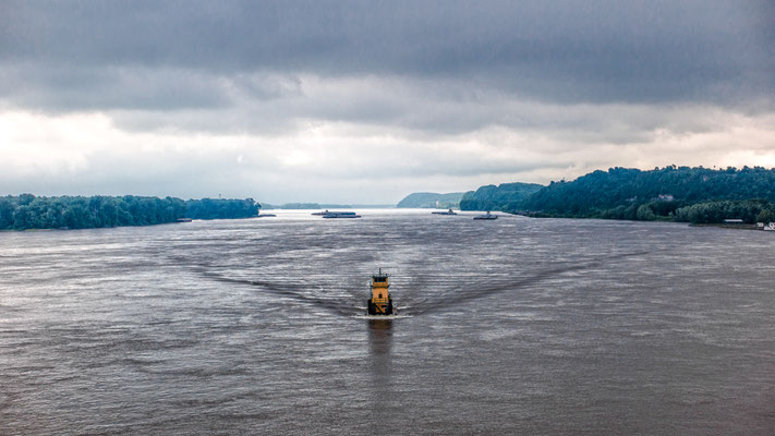 Tugboat on the Mississippi, Hannibal, Missouri