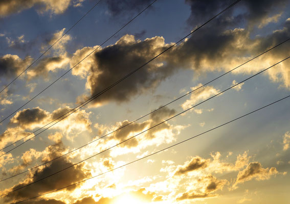 Spring Sabine - Belichtete Wolken