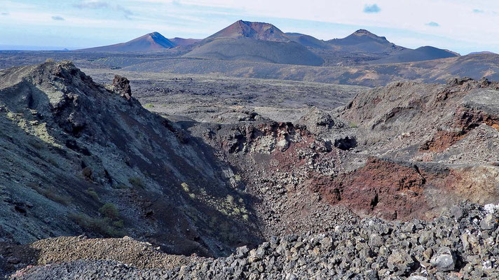 Blick über den Kraterrand des Nueces Richtung Timanfaya.