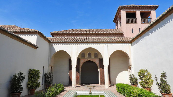Alcazaba von Malaga - ein weiterer Innenhof diesmal mit Wasserbecken