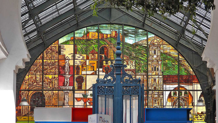 Mercado Central de Atarazanas - das berühmete Bleikristallfenster aus dem Jahr 1973 ...