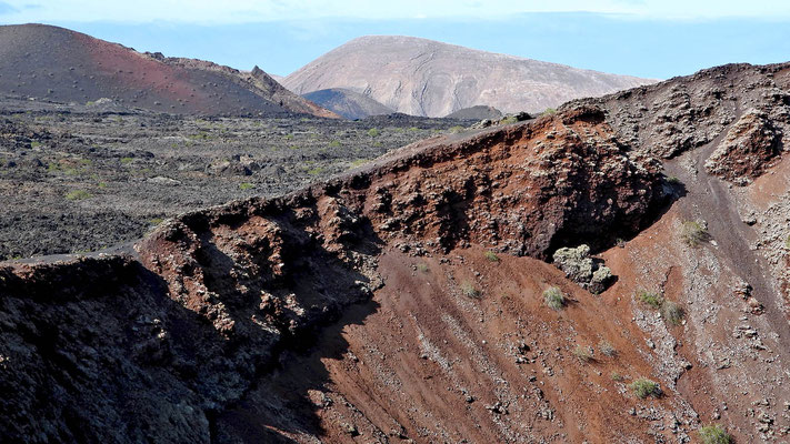 Blick zur Caldera Blanca über den Kraterrand der Caldera de la Rilla.