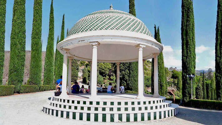 Botanischer Garten Malaga - Aussichtspunkt über Malaga mit historischem Pavillon.