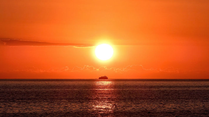 Playa Mujeres - Fähre im Sonnenuntergang