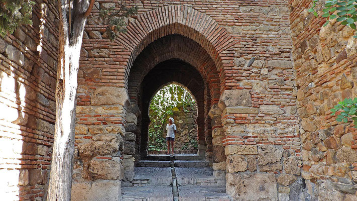 Ein großes Tor führt weiter ins Innere der Alcazaba.