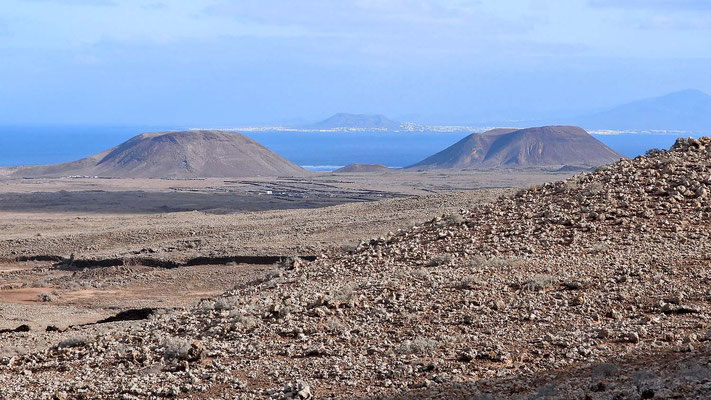 Ausblick auf die Nordküste. Im Hintergrund liegt Lanzarote.