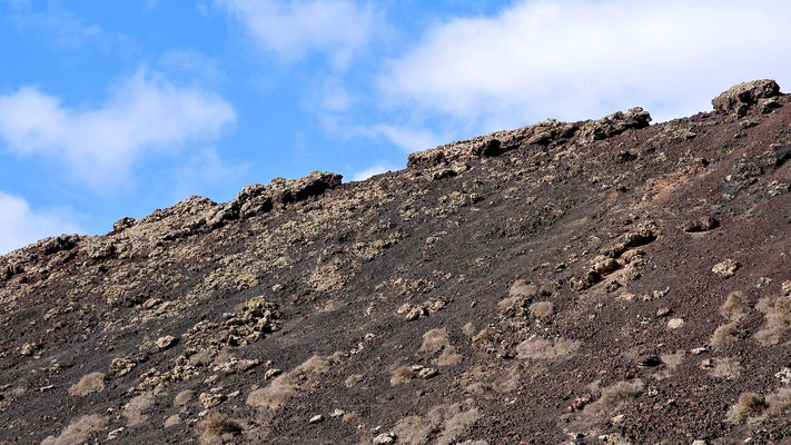 Kraterrand des Calderon Hondo mit pyroklastischem Auswurf.