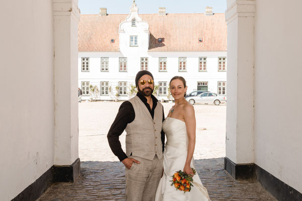 Brautpaar beim Schloss Glücksburg