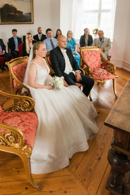 Brautpaar im Trauzimmer vom Schloss Glücksburg