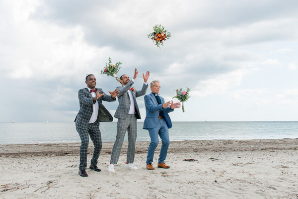 Am Strand vom Leuchtturm Falshöft