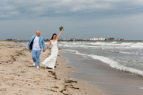 Brautpaar am Weidefelder Strand