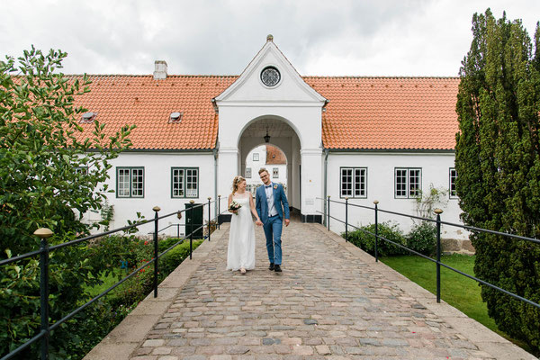 Brautpaar beim Schloss Glücksburg