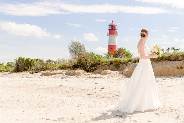 Braut vor dem Leuchtturm Falshöft
