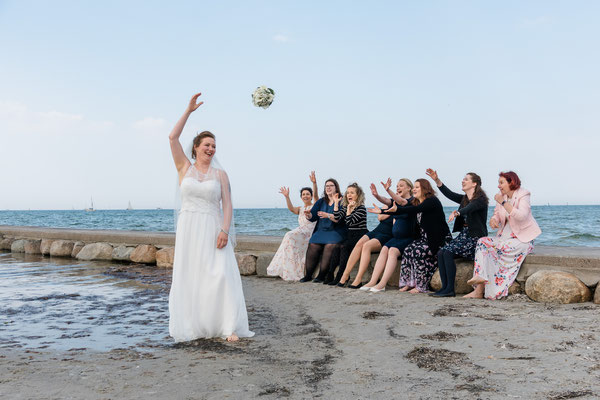 Brautpaarshooting am Strand von Stein bei Kiel