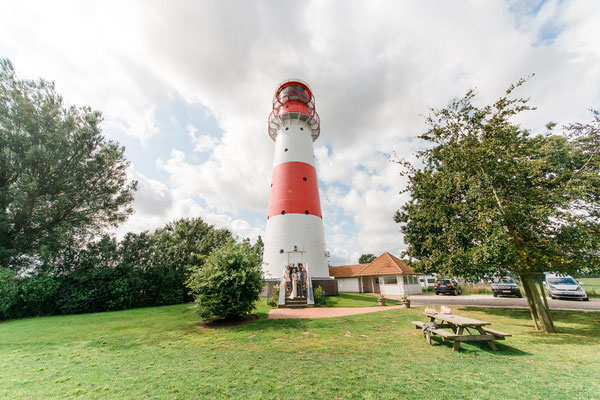 Vor dem Leuchtturm Falshöft