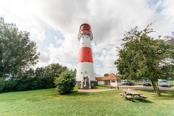 Vor dem Leuchtturm Falshöft