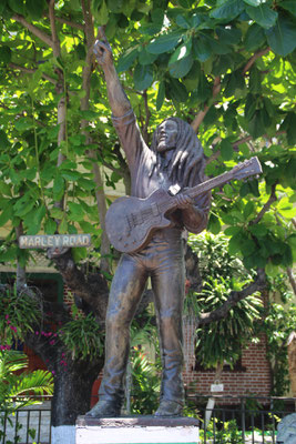 Het Bob Marley Museum, leuk en interessant om te bezoeken. Kingston is een echte stad waar je prima over straat kunt lopen maar waar je verder weinig te zoeken hebt. 
