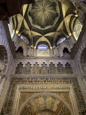 Höhepunkt maurischer Kunst in Spanien: der Mihrab (die Gebetsnische) von Al-Hakem II.