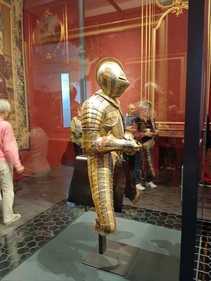 DRAGUI MUSEE Armure d'apparat de François de Montmorency maréchal de France et gendre du roi Henri 2 (vers 1550)