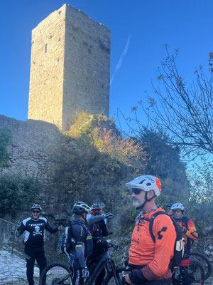 Châteaudouble : tour médiévale
