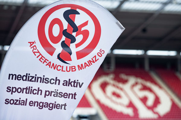 MEWA Arena 2021 - Ärztefanclub in Impf-Ääkschen