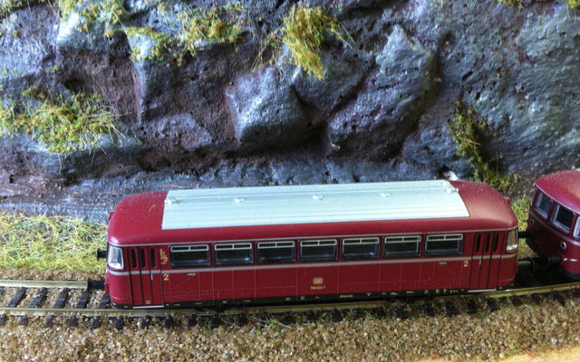 27-6-2012: Railbus voor de insnijding in de Cauberg.