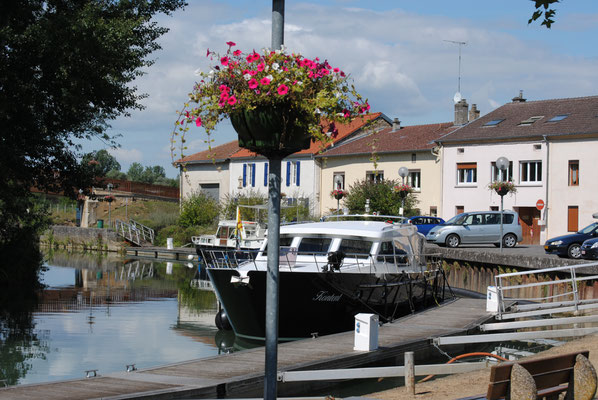 Se reposer en regardant voguer les bateaux