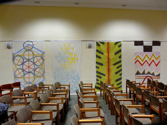 unterschiedliche FRAKTALE, Wandgestaltung im Saal, 2009, je Arbeit Acryl auf Folie, 150x 230 cm
