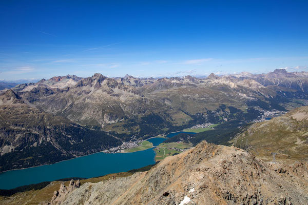 Silvaplanersee mit St. Moritz im Hintergrund